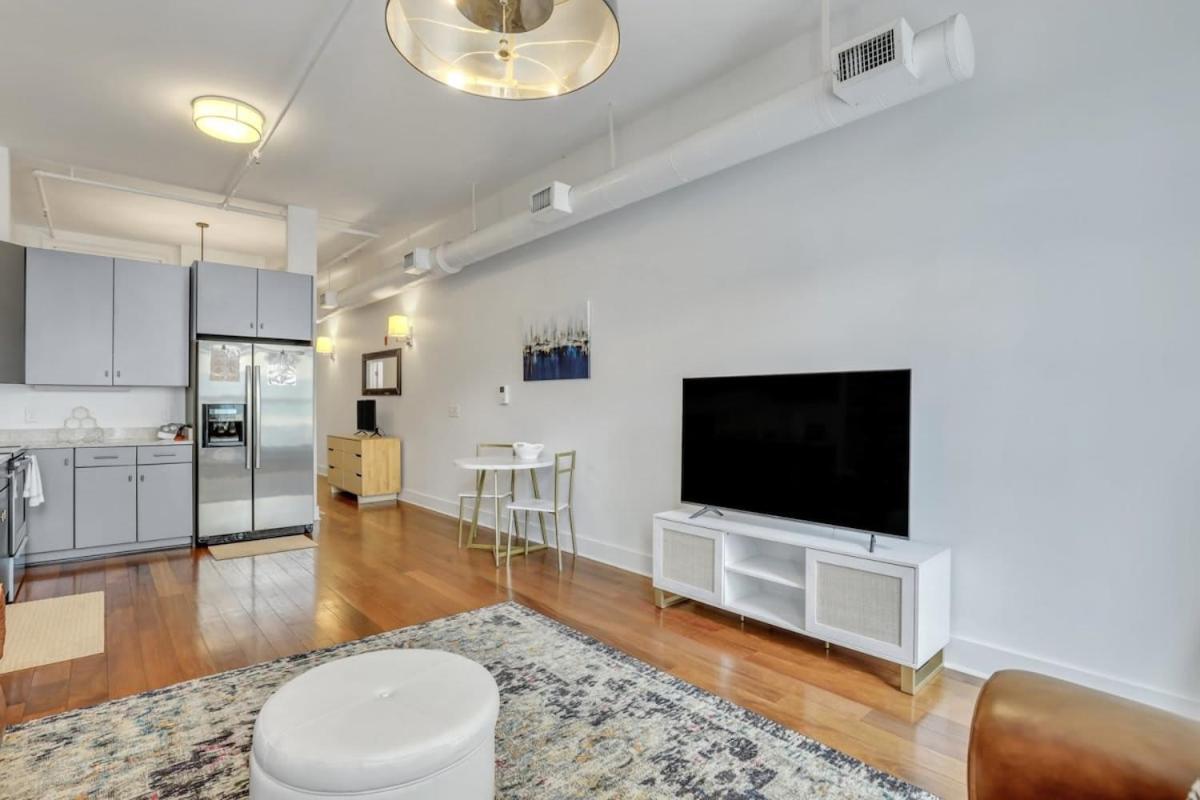 Lush Savannah Loft - Near Plant Riverside District Экстерьер фото